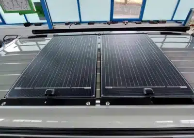 Anbringung von Solarpaneelen auf einem Van